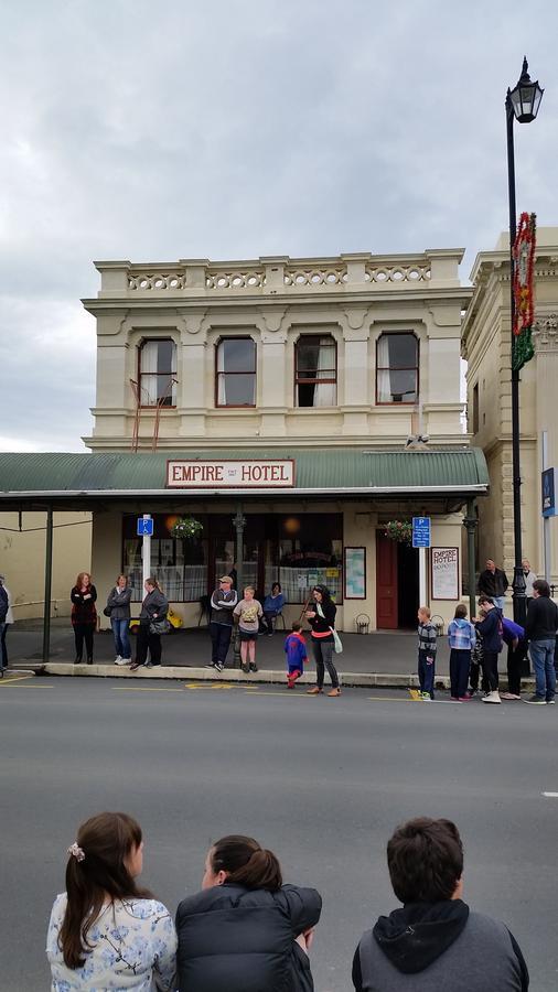 Empire Hotel Backpackers Oamaru Εξωτερικό φωτογραφία