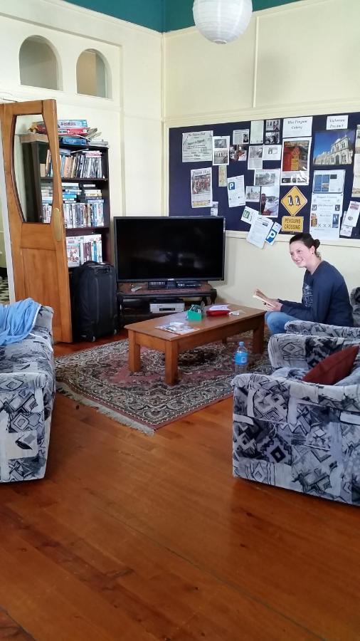 Empire Hotel Backpackers Oamaru Εξωτερικό φωτογραφία
