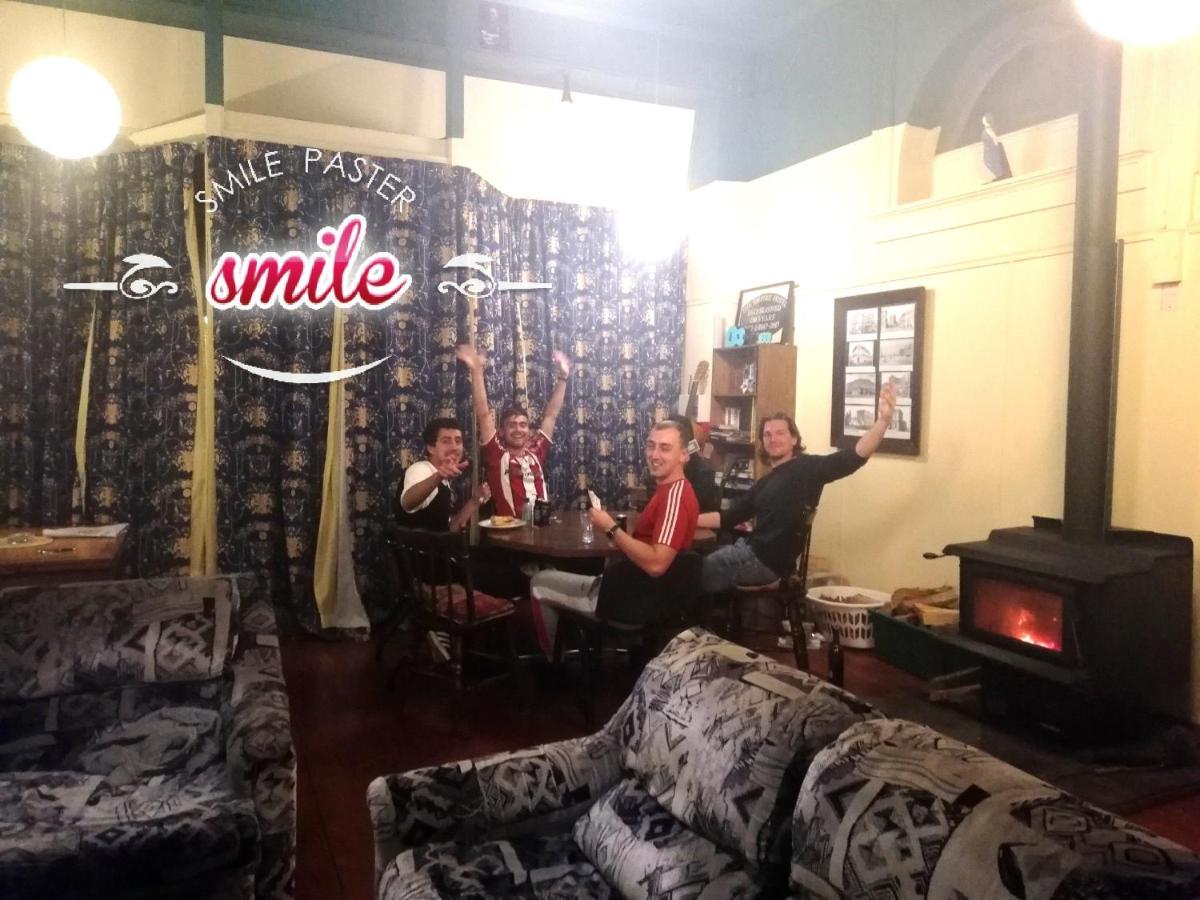 Empire Hotel Backpackers Oamaru Εξωτερικό φωτογραφία