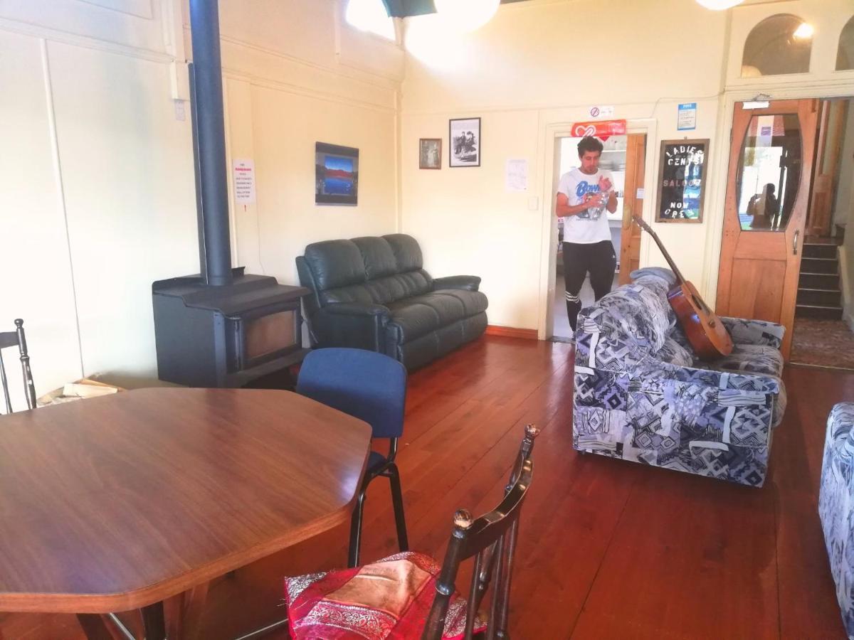 Empire Hotel Backpackers Oamaru Εξωτερικό φωτογραφία